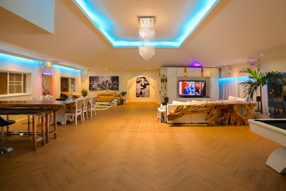 EP0048 | Grand 4-BR Luxury Estate for Sale in Thepprasit
