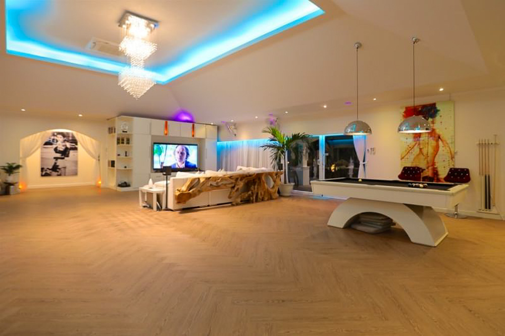 EP0048 | Grand 4-BR Luxury Estate for Sale in Thepprasit