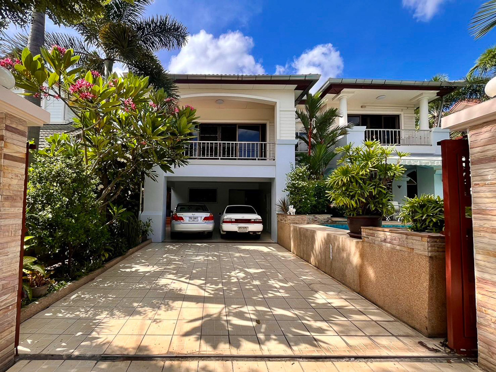 Grand Estate for Sale in East Pattaya-4 EP0032 | Grand Estate for Sale in East Pattaya – Only 4 Mins to Tara Pattana