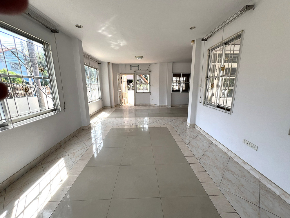 House for Sale in East Pattaya-4 EP0024 | House for Sale in East Pattaya – Just 3 Mins to the Beach