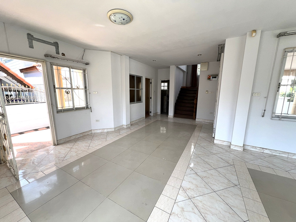 House for Sale in East Pattaya-5 EP0024 | House for Sale in East Pattaya – Just 3 Mins to the Beach