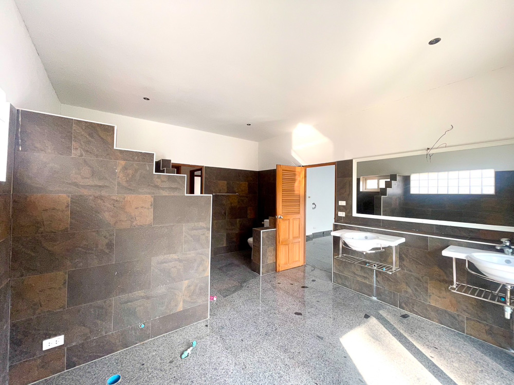 EP0021 | Villa for Sale in East Pattaya – Close to MIS