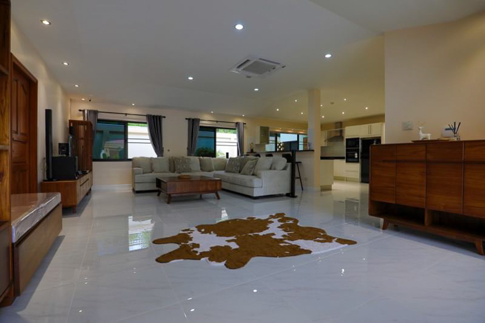 EP0052 | Luxury Villa for Sale in Thepprasit Pattaya