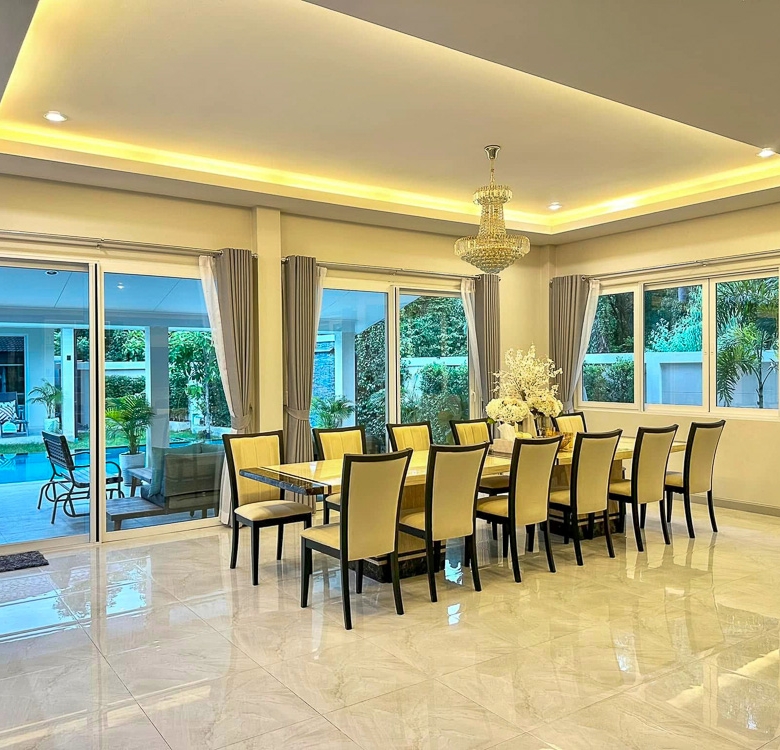EP0055 | Grand 6-BR Luxury Estate for Sale near EFIP