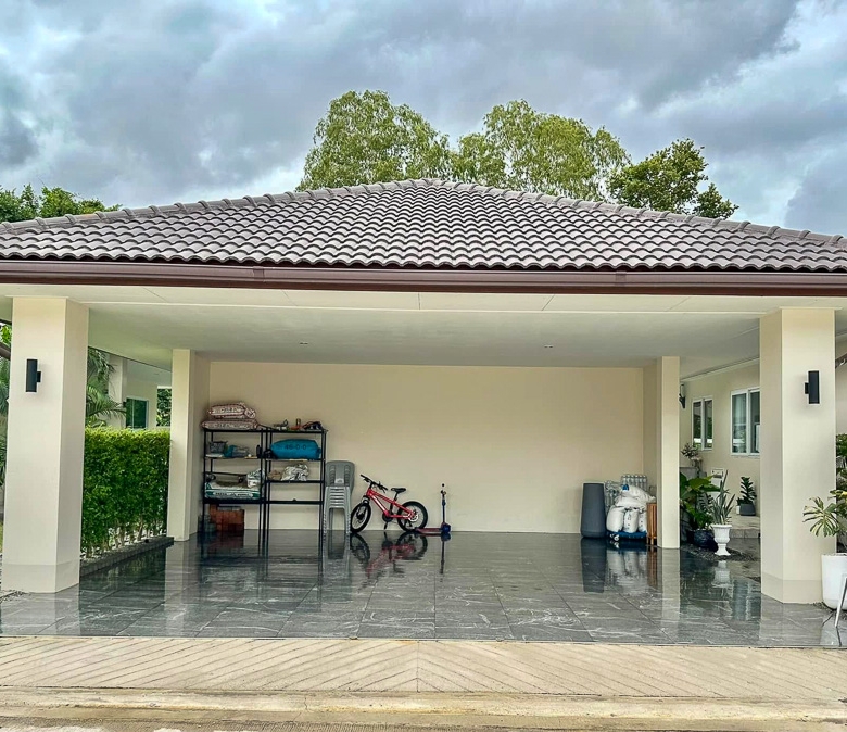 EP0055 | Grand 6-BR Luxury Estate for Sale near EFIP