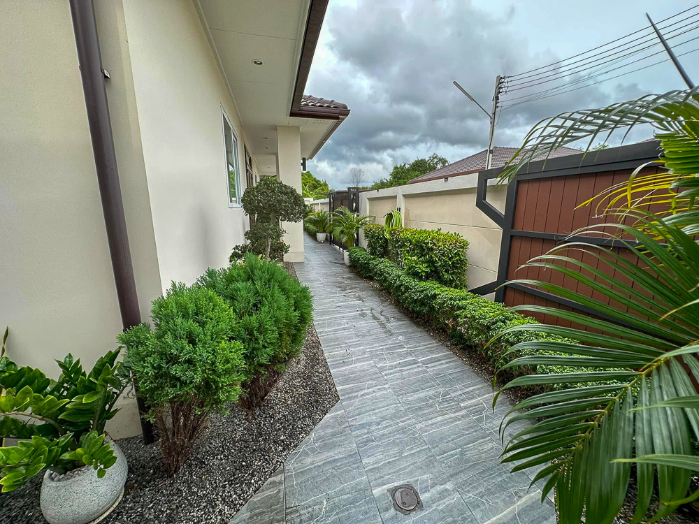 6-BR Luxury Estate for Sale near EFIP-7 EP0056 | Villa for Rent at Garden Ville 5, Pattaya