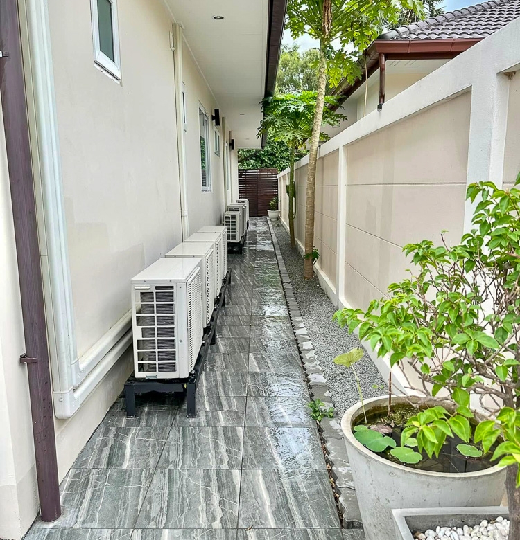 EP0055 | Grand 6-BR Luxury Estate for Sale near EFIP