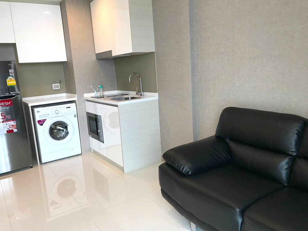 EP0096 | 1-BR Condo for Sale at The Riviera Wongamat (TQ)