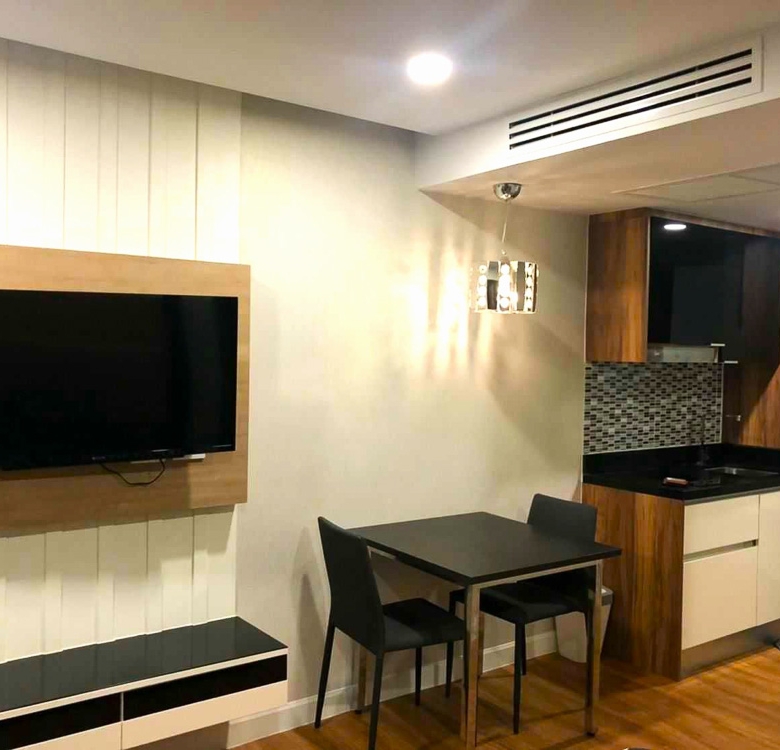 EP0109 | Ground-Floor Studio Condo for Rent