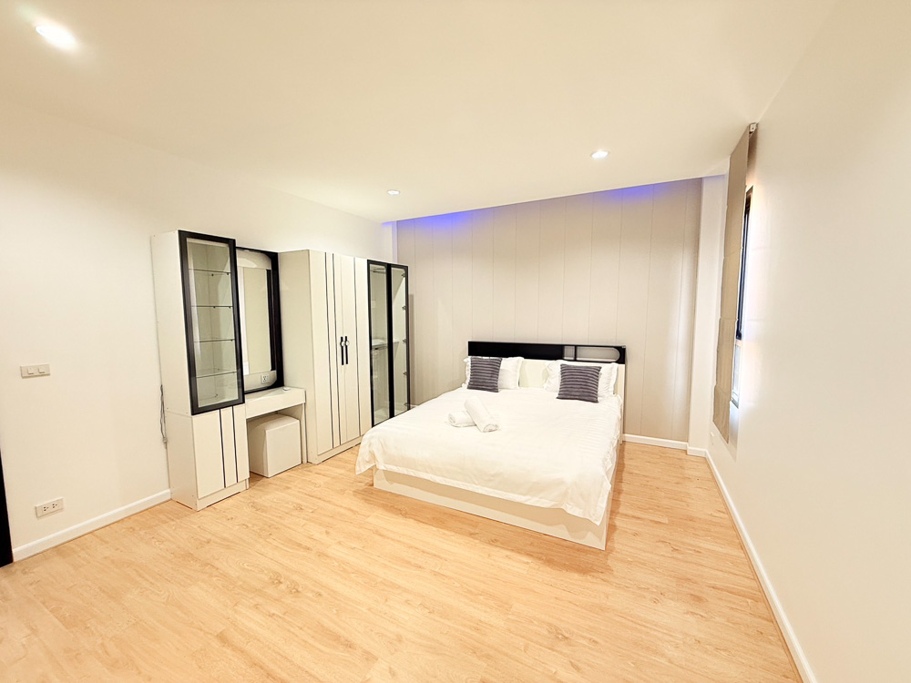 EP0212 | Home for Sale at Dream Pool Villa 5, Chaiyapruek