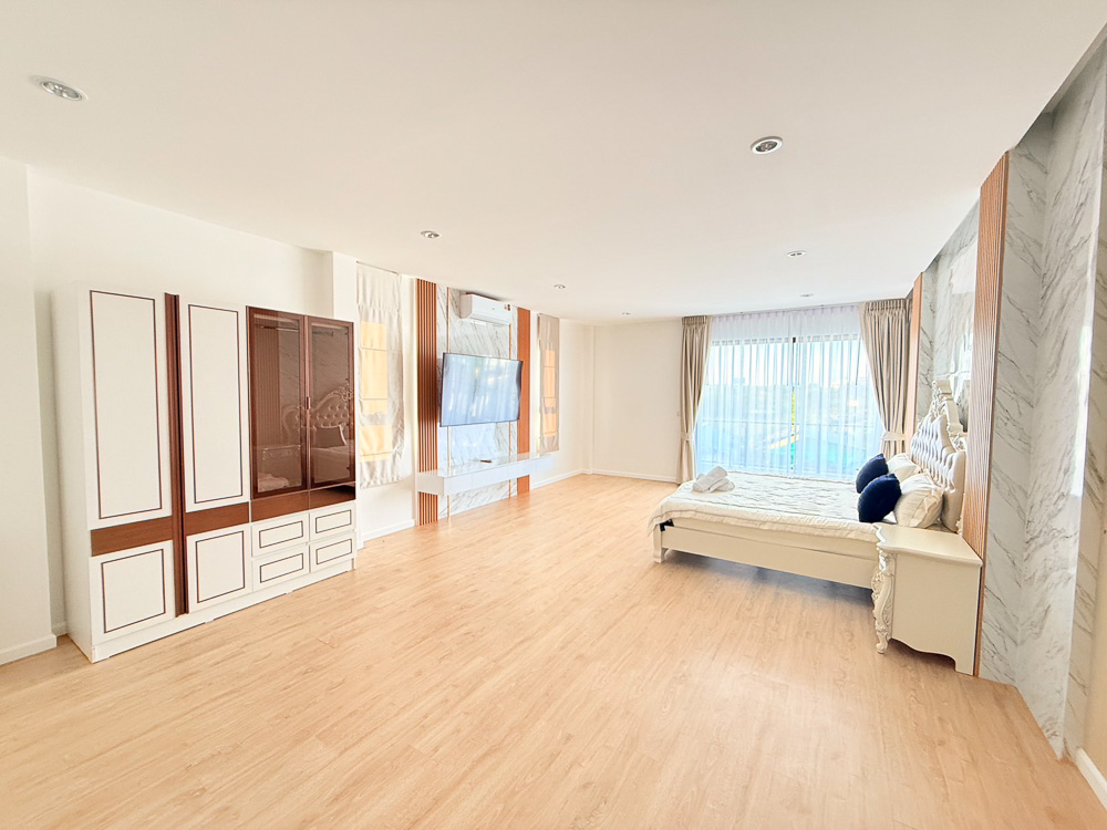 EP0212 | Home for Sale at Dream Pool Villa 5, Chaiyapruek
