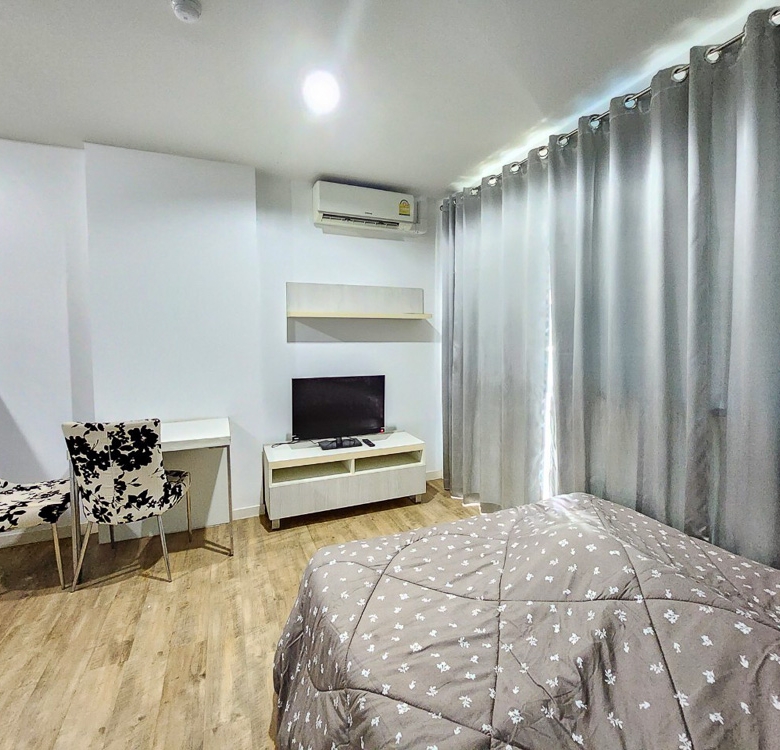 EP0085 | Charming 3rd-Floor Studio Condo for Rent