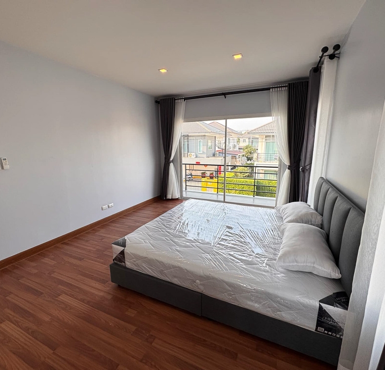 EP0125 | 3-BR Family Villa for Sale in Pattaya