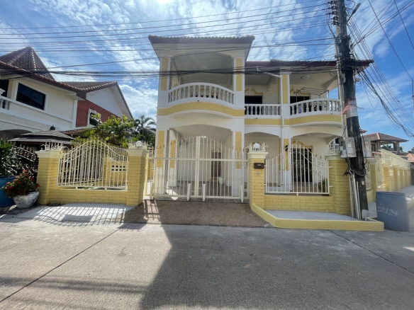 EP0073 | Prime 3-BR Detached Villa for Rent in South Pattaya
