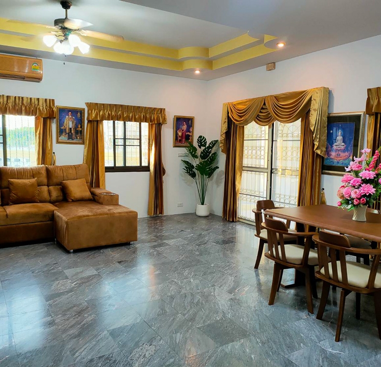 EP0073 | Prime 3-BR Detached Villa for Rent in South Pattaya