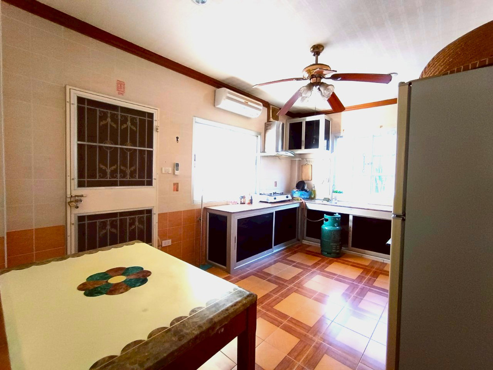 EP0203 | 4-BR Family Villa for Sale at Viewpoint Jomtien