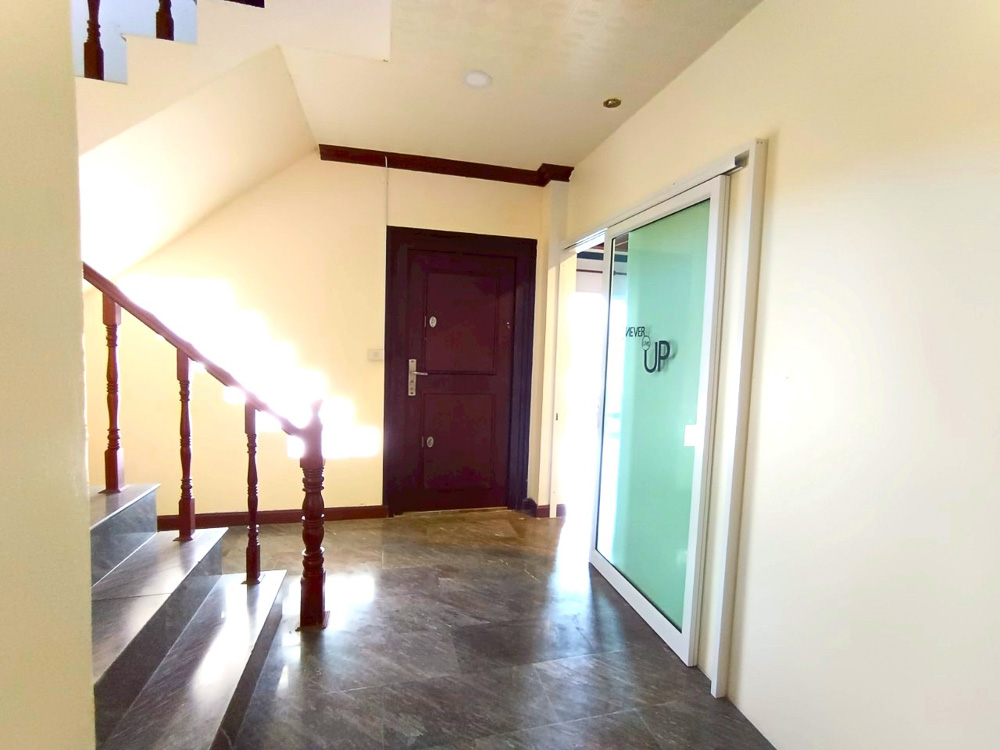 EP0203 | 4-BR Family Villa for Sale at Viewpoint Jomtien