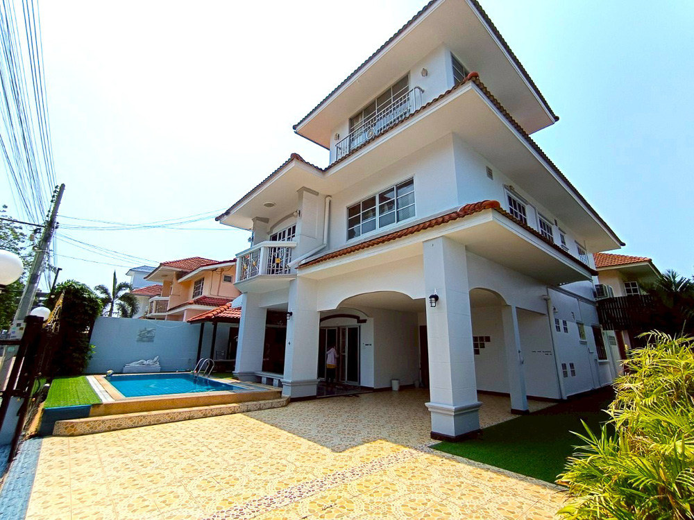 EP0203 | 4-BR Family Villa for Sale at Viewpoint Jomtien