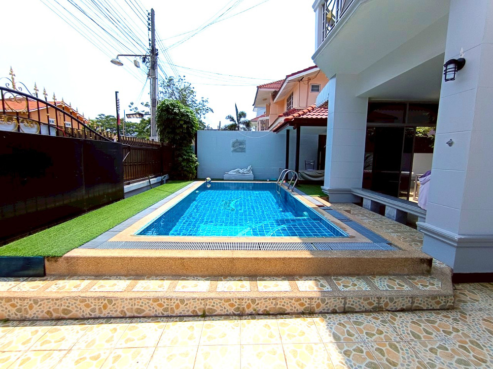 EP0203 | 4-BR Family Villa for Sale at Viewpoint Jomtien
