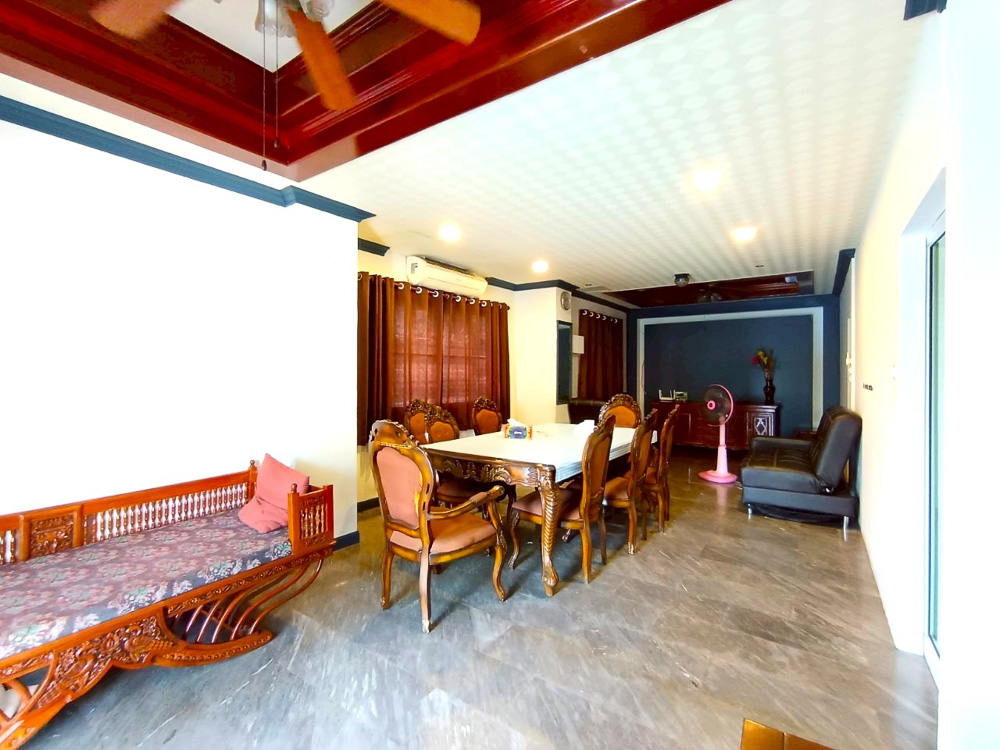 EP0203 | 4-BR Family Villa for Sale at Viewpoint Jomtien