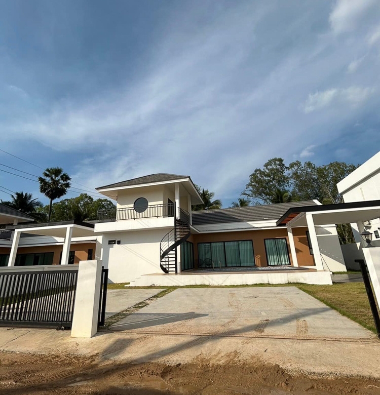 EP0120 | 3-BR Luxury Family Villa for Sale in Pattaya