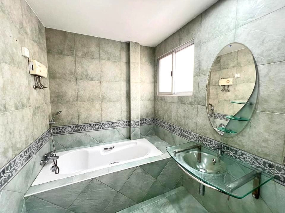 Villa for Sale in Pattaya-19 EP0118 | 3-BR Family Villa for Sale in Pattaya