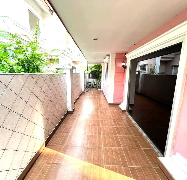 EP0118 | 3-BR Family Villa for Sale in Pattaya
