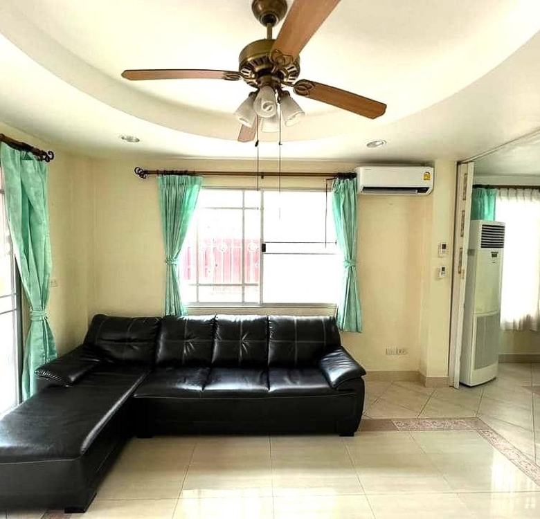 EP0118 | 3-BR Family Villa for Sale in Pattaya