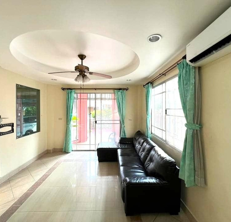 EP0118 | 3-BR Family Villa for Sale in Pattaya