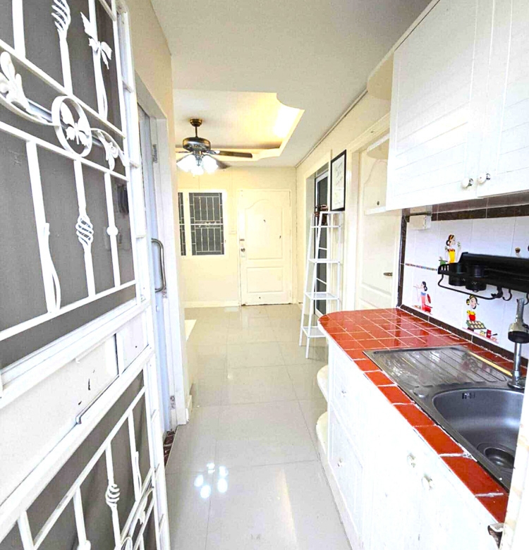 EP0144 | 3rd-Floor 1-BR Condo for Sale in Pattaya