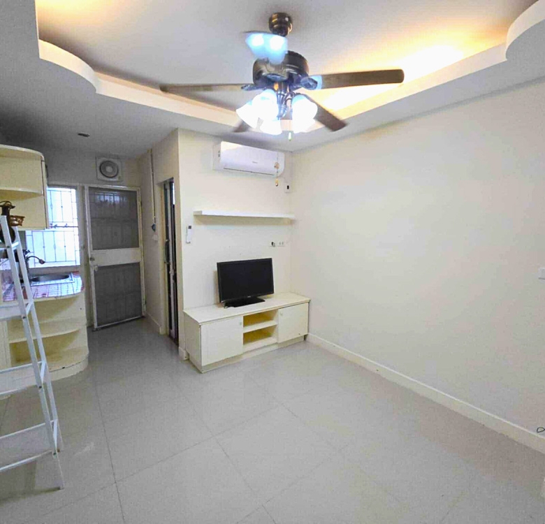 EP0144 | 3rd-Floor 1-BR Condo for Sale in Pattaya