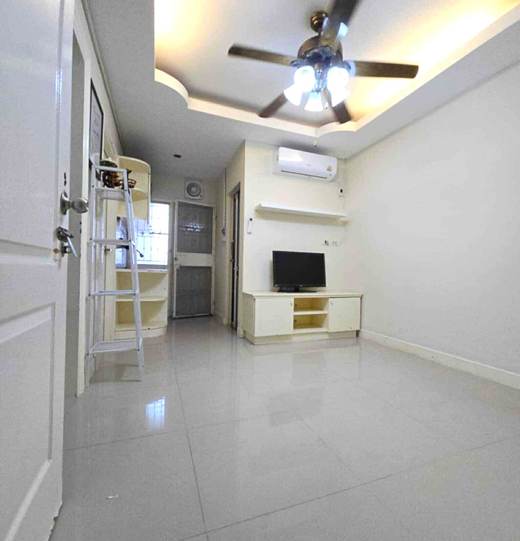 EP0144 | 3rd-Floor 1-BR Condo for Sale in Pattaya