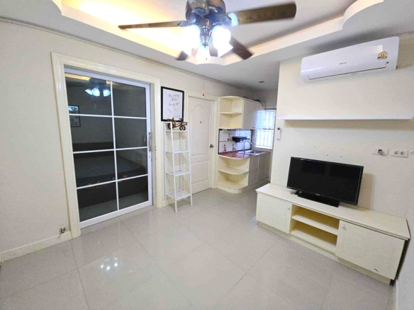 EP0144 | 3rd-Floor 1-BR Condo for Sale in Pattaya
