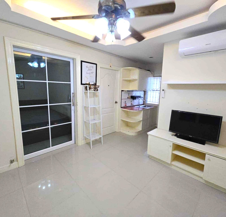 EP0144 | 3rd-Floor 1-BR Condo for Sale in Pattaya