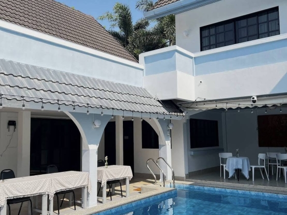 EP0884 | Spacious pool villa located at Soi Bonkot