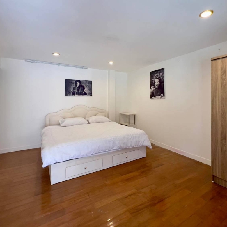 EP0884 | Spacious pool villa located at Soi Bonkot