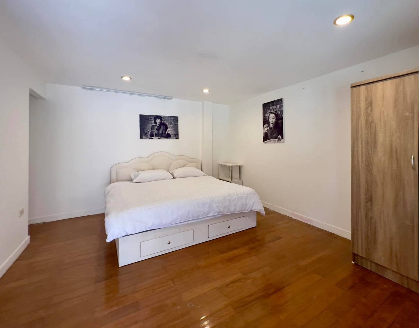 EP0884 | Spacious pool villa located at Soi Bonkot