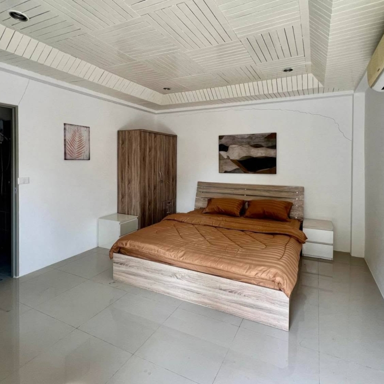 EP0884 | Spacious pool villa located at Soi Bonkot