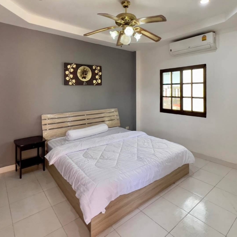 EP0884 | Spacious pool villa located at Soi Bonkot