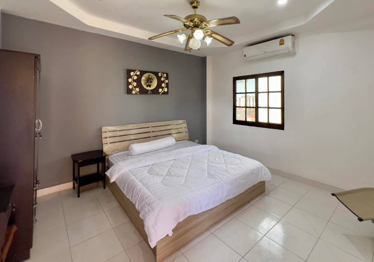 EP0884 | Spacious pool villa located at Soi Bonkot