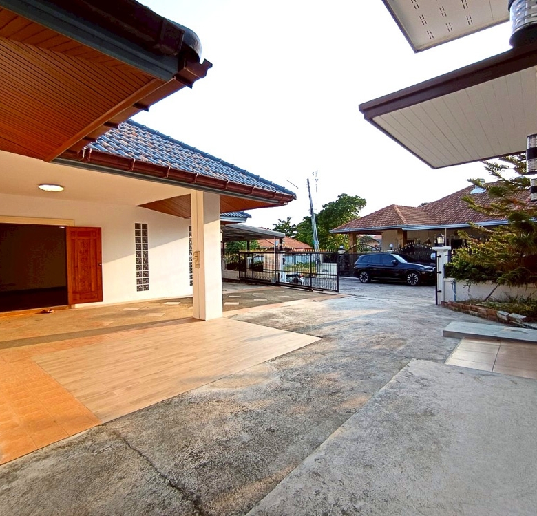 EP0199 | 4-BR Luxury Villa for Sale in South Pattaya
