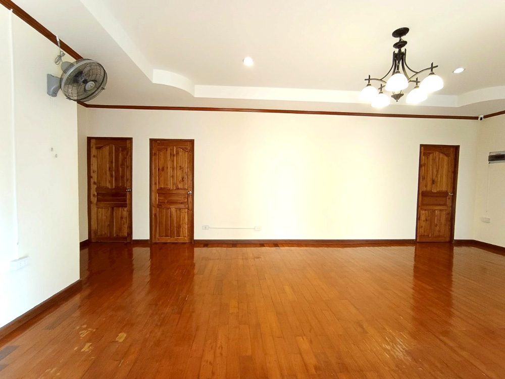 EP0199 | 4-BR Luxury Villa for Sale in South Pattaya