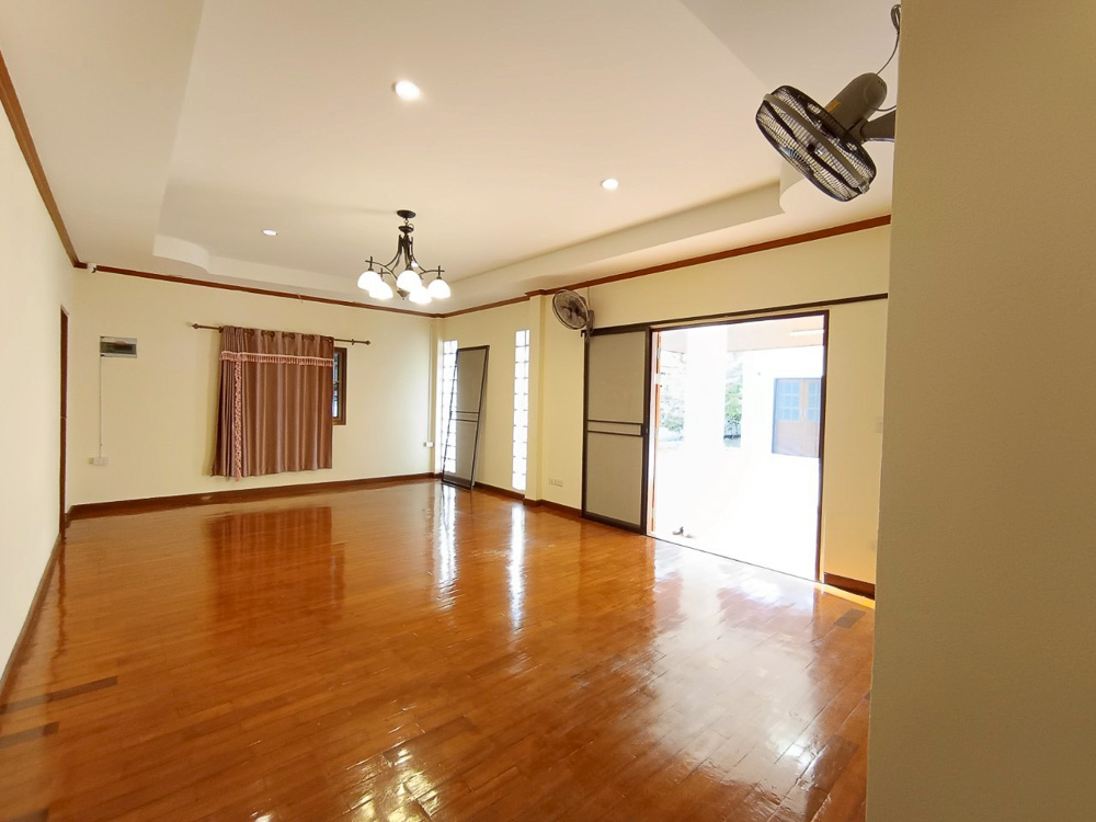 EP0199 | 4-BR Luxury Villa for Sale in South Pattaya