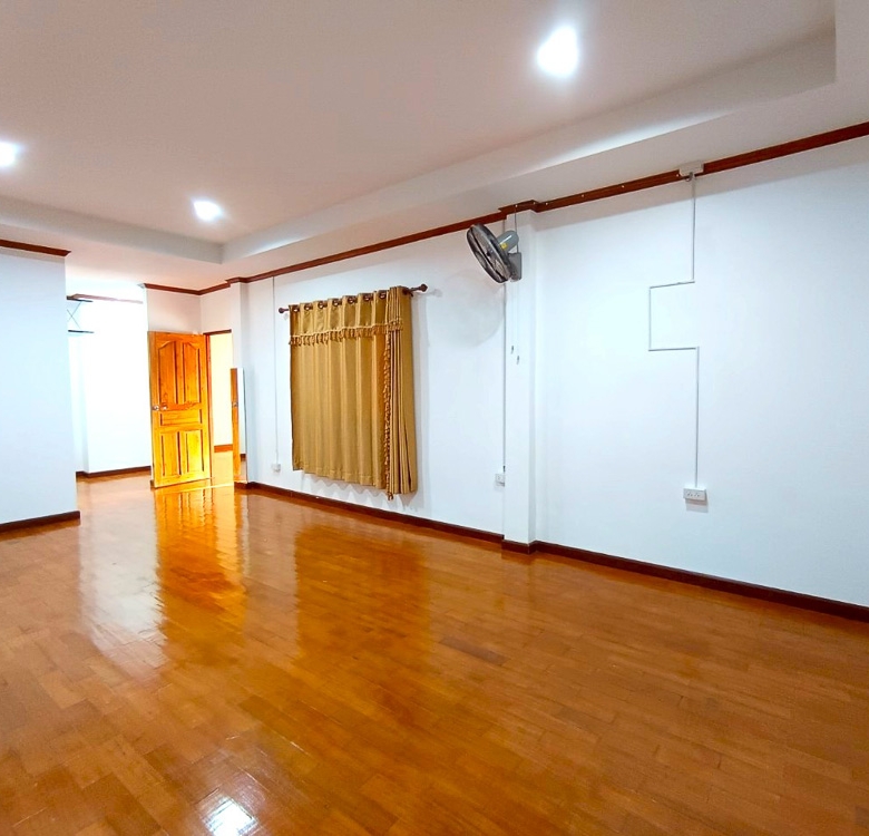 EP0199 | 4-BR Luxury Villa for Sale in South Pattaya