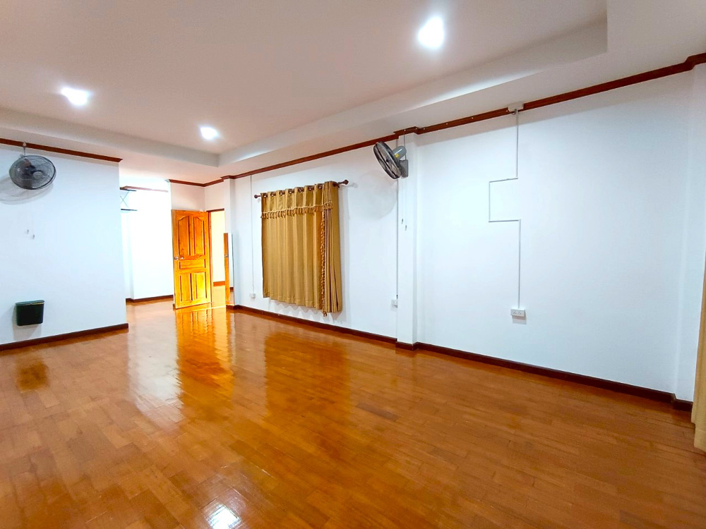 EP0199 | 4-BR Luxury Villa for Sale in South Pattaya