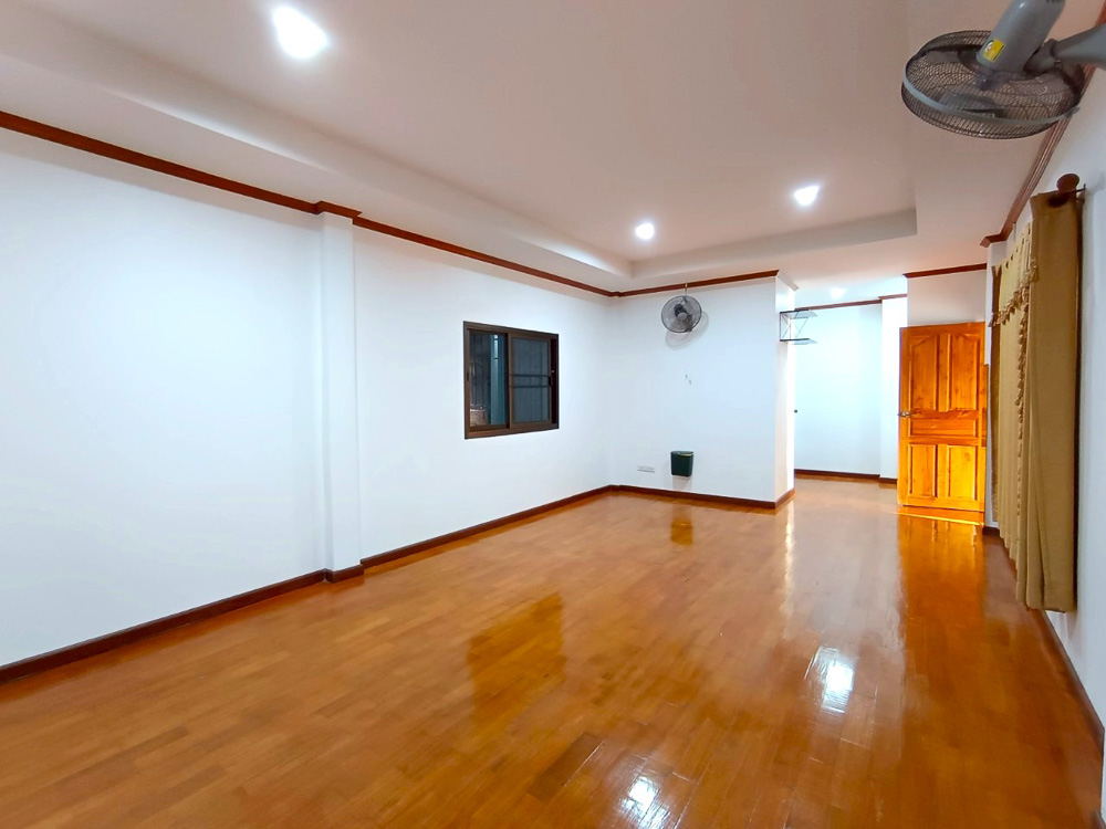 EP0199 | 4-BR Luxury Villa for Sale in South Pattaya