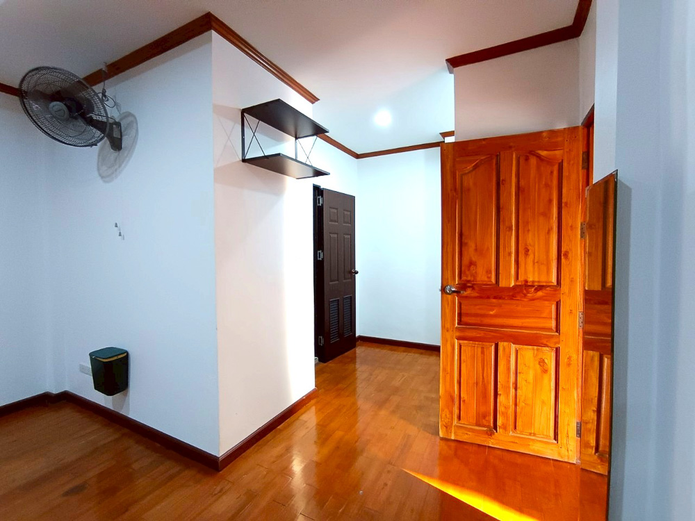 EP0199 | 4-BR Luxury Villa for Sale in South Pattaya