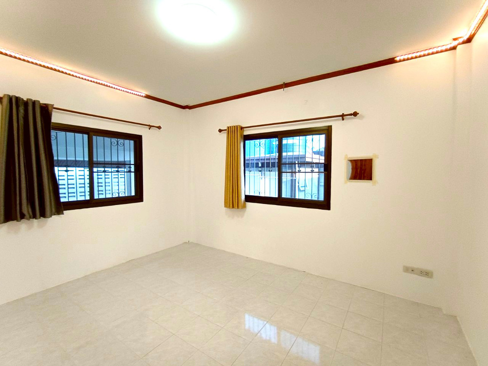 EP0199 | 4-BR Luxury Villa for Sale in South Pattaya