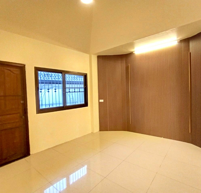 EP0199 | 4-BR Luxury Villa for Sale in South Pattaya