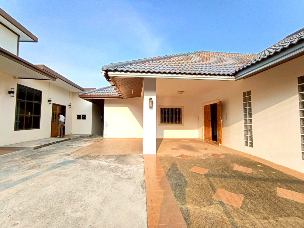 EP0199 | 4-BR Luxury Villa for Sale in South Pattaya